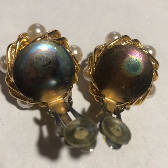 Vintage Gold Tone Faux Pearl‎ Clip On Earrings - Picture 4 of 6